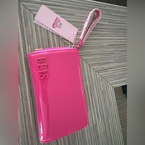 Beis Travel Wallet: Barbie
